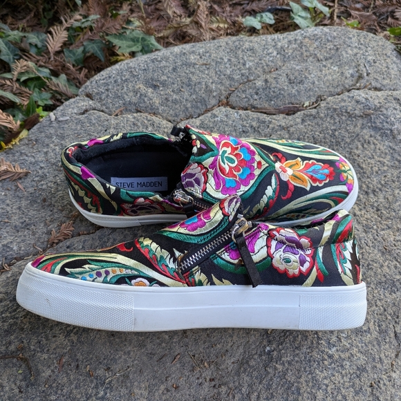Steve Madden sneakers with zipper detailing size 9 - Picture 3 of 5